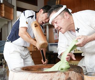 Mochi Yomogi di Nakatanidou yang Lezat 4 Mochi Nakatanidou